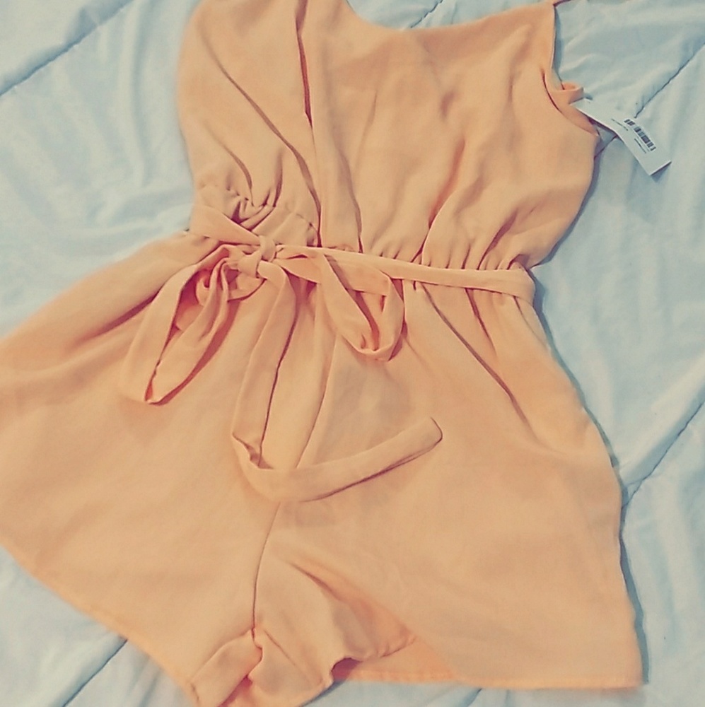 Peach romper bnwt